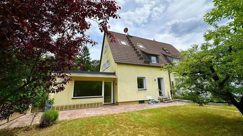 Hausansicht - 5 Zimmer Einfamilienhaus zur Miete in Nürnberg