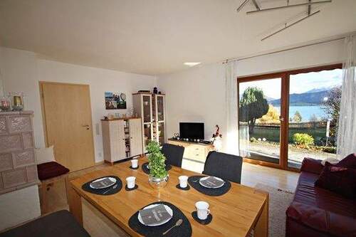 Kachelofen an, Blick frei – Zuhause, wie man es sich wünscht. - 