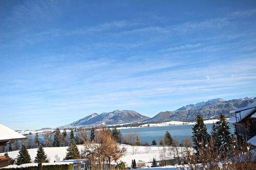 See, Berge, Schnee – ein Anblick, der atmen lässt. - 3 Zimmer Etagenwohnung in Rieden am Forggensee/Osterreinen