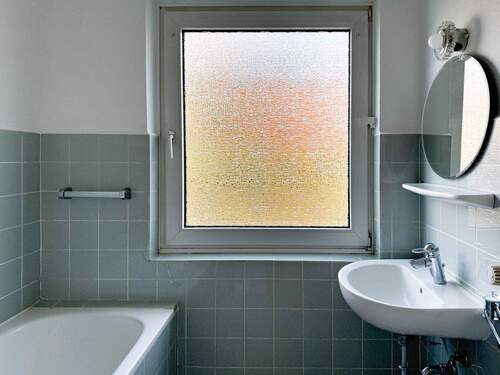 Badezimmer mit Wanne - 