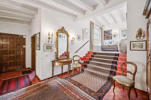 Entrée- und terrassenartige Bauweise zum Schlaftrakt - 6 Zimmer Einfamilienhaus in Schmelz