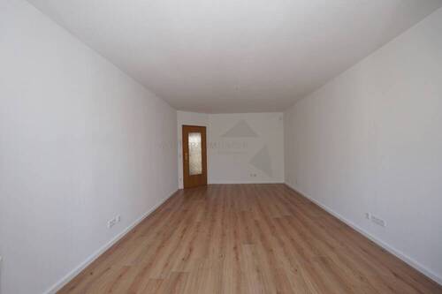 Wohnzimmer (Muster) - Etagenwohnung mit 62,30 m&sup2; in Zwickau / Schedewitz zur Miete
