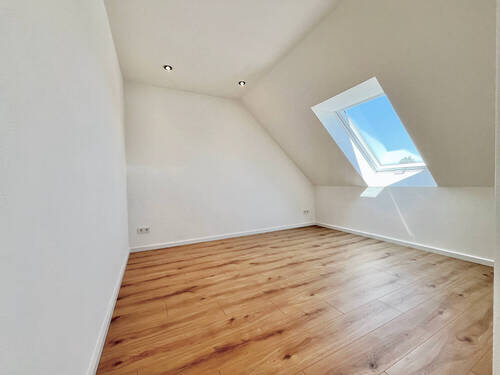 BSP. Schlafzimmer mit Ankleide DG - 