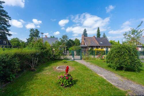 Blick auf Vorgarten - 