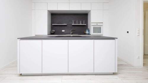 Einbauküche mit Küchenblock - ***Bequemes Wohnen - 3-Zimmer-Wohnung im EG mit Loggia und Aufzug***