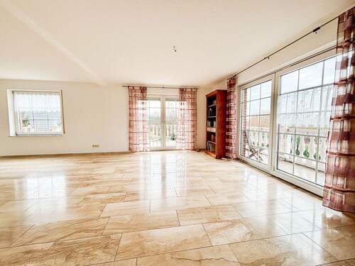 11 Wohn-:Esszimmer - 