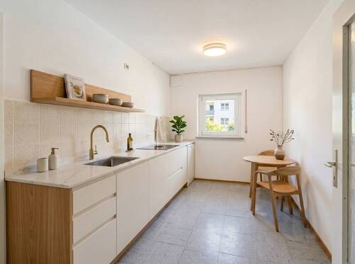 Küche mit Fenster (KI) - 2 Zimmer Etagenwohnung zum Kaufen in Bad Tölz