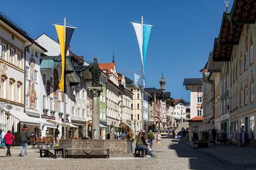 Die herrliche Marktstraße mit tollen Geschäften - 