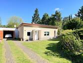 Haus - (KI generiert) - Idyllisches Gartengrundstück mit Bungalow und Wintergarten in naturnaher Lage von Spreenhagen