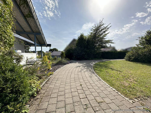 Zufahrtsweg / Eingangsweg - 