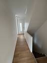 Flur EG mit Zugang ins UG - 