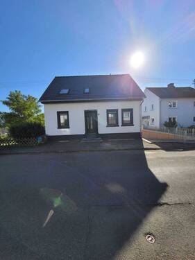 Hausansicht - 7 Zimmer Einfamilienhaus in Simmertal