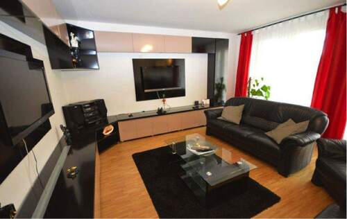 Wohnzimmer - Exklusive, neuwertige 3-Zimmer-Wohnung mit Balkon und Einbauküche in Frankfurt