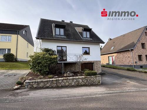 Frontansicht - 4 Zimmer Einfamilienhaus zum Kaufen in Roetgen