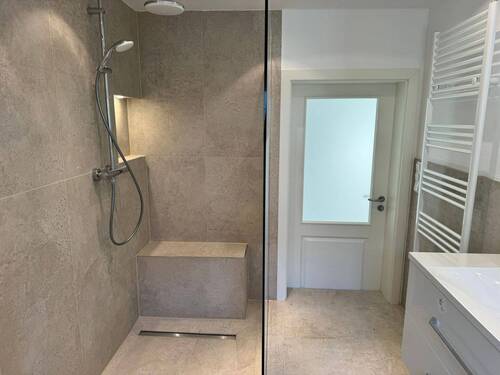 Saniertes Duschbad - 6 Zimmer Einfamilienhaus zur Miete in Osterode am Harz