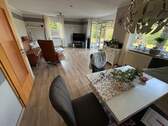 Großzügiges Wohnzimmer - 