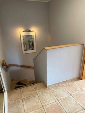 Flur + Treppe OG - 
