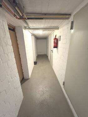 Kellerflur - Mehrfamilienhaus, Wohnhaus in Hamburg