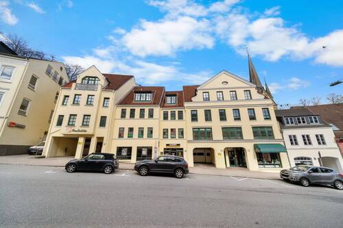 Außenansicht - Hochwertig modernisierte 2-Zimmer-Eigentumswohnung mit Loggia & Tiefgaragenstellplatz in bester zent