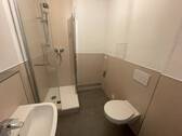 Badezimmer mit Dusche - 3 Zimmer Etagenwohnung in Merseburg