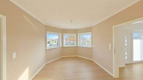 Küche mit einem großen Essbereich - 6 Zimmer Einfamilienhaus in Marne