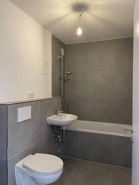 Badezimmer - 3 Zimmer Etagenwohnung zum Kaufen in Frankfurt am Main
