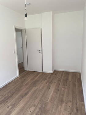 Zimmer 1 - 3 Zimmer Etagenwohnung in Frankfurt am Main