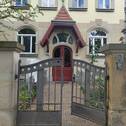 Eingangstor - 2 Zimmer Etagenwohnung in Dresden