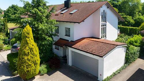 Titelbild - Reiheneckhaus mit Garten, Ausbaupotenzial und Doppelgarage - sofort verfügbar