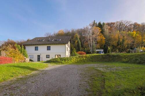 Außenansicht und Stellplätze - 