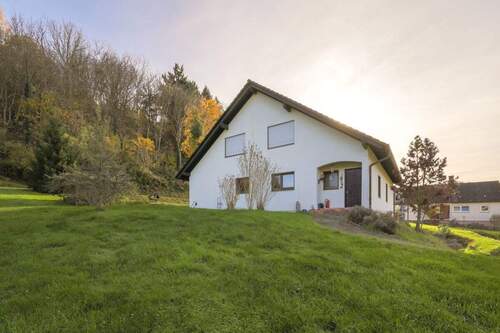 Außenansicht - 4 Zimmer Etagenwohnung zur Miete in Knittlingen