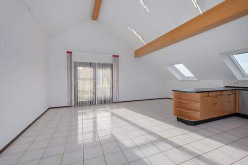 Wohn- und Essbereich DG - Etagenwohnung mit 98,00 m² in Knittlingen zur Miete