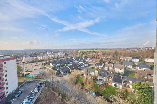 Aussicht Balkon - 4 Zimmer Etagenwohnung zum Kaufen in Schwetzingen