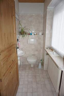 Gäste-WC - 6 Zimmer Doppelhaushälfte in Pliening