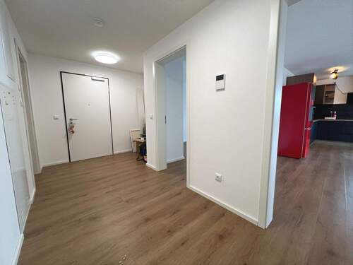 Flur - Terrassenwohnung mit 108,40 m&sup2; in Egmating zur Miete