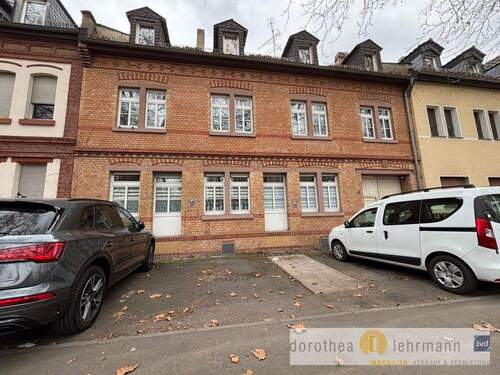 Vorderansicht - Dreifamilienhaus mit gut ausgestatteten Wohnungen und soliden Mietern