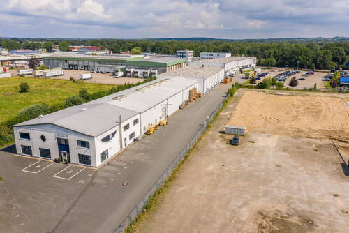 Drohnenbild Rückansicht - Einfamilienhaus in Kaltenkirchen zum Kaufen