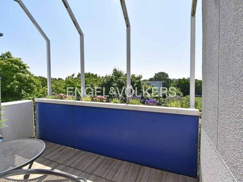 Balkon mit Süd-Ausrichtung und Markisse - 