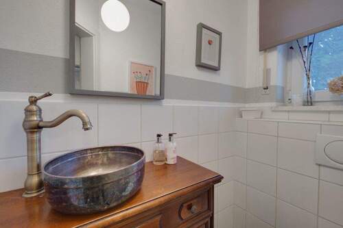 Gäste-WC - 5 Zimmer Reihenendhaus in Grasbrunn