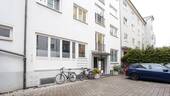 Blick von Innenhof auf Studiofenster - Büro mit 4,00 m&sup2; in München zur Miete