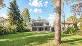 Hausansicht und Garten - 