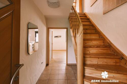 Eingang Flur - Einfamilienhaus mit 132,30 m&sup2; in Bessenbach / Keilberg zum Kaufen
