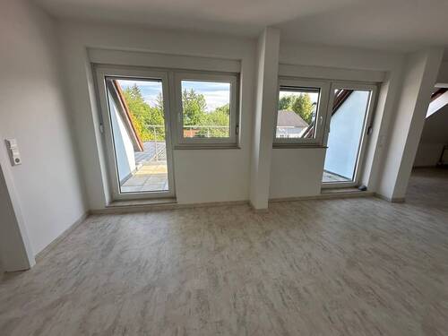 Wohnzimmer - 4 Zimmer Etagenwohnung zur Miete in Crailsheim