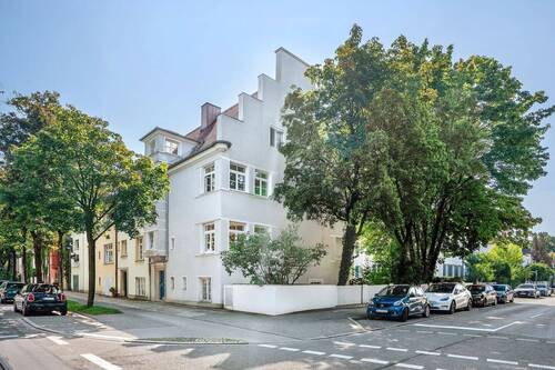 Ansicht. - Rarität. Ensemble-Eckhaus aus den 1920er-Jahren.