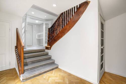 Entrée. - Einfamilienhaus mit 305,00 m² in München zum Kaufen