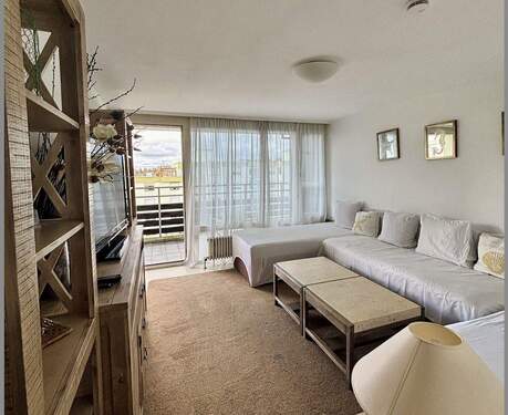 Wohnzimmer - Sofort einziehen oder an Gäste vermieten 4,5-Zi.-Whg. m. Panoramablick zum Siebenmühlental in Stbr.