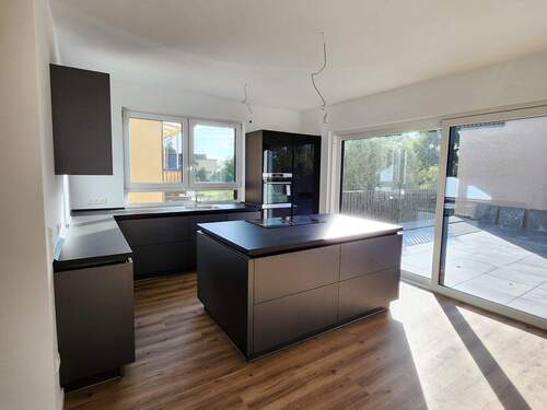 offener Küchenbereich mit EBK - 4 Zimmer Etagenwohnung zur Miete in Rodgau