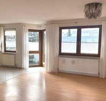 Freie 3,5-Zimmer-Wohnung mit 3 Balkonen und 2 Stellplätzen - Stuttgart Rohr