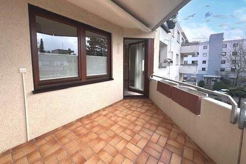 Blick vom Balkon - 3 Zimmer Etagenwohnung zum Kaufen in Stuttgart