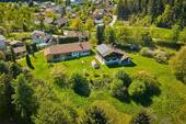 Anwesen Haselbach Ansicht oben II - Über 10.000m² Freiheit & Familienglück: Natur pur inkl. Baugenehmigung für weiteres Gebäude!